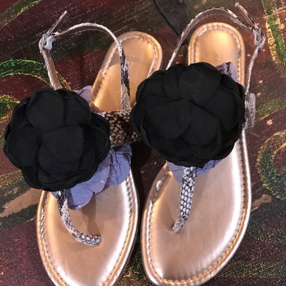 ▪️BCBGeneration Snakeskin Flip Flops with Straps - Picture 1 of 9